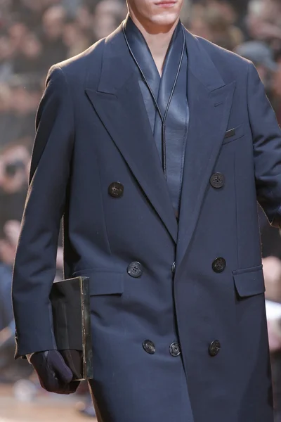 Look 100